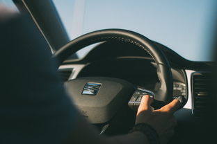 女士开的最合适的小型SUV，时尚、安全与实用性的完美结合